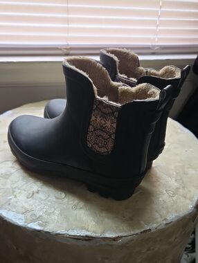 Serra Black Faux-Fur Lined Chelsea Booties with Patterned Elastic